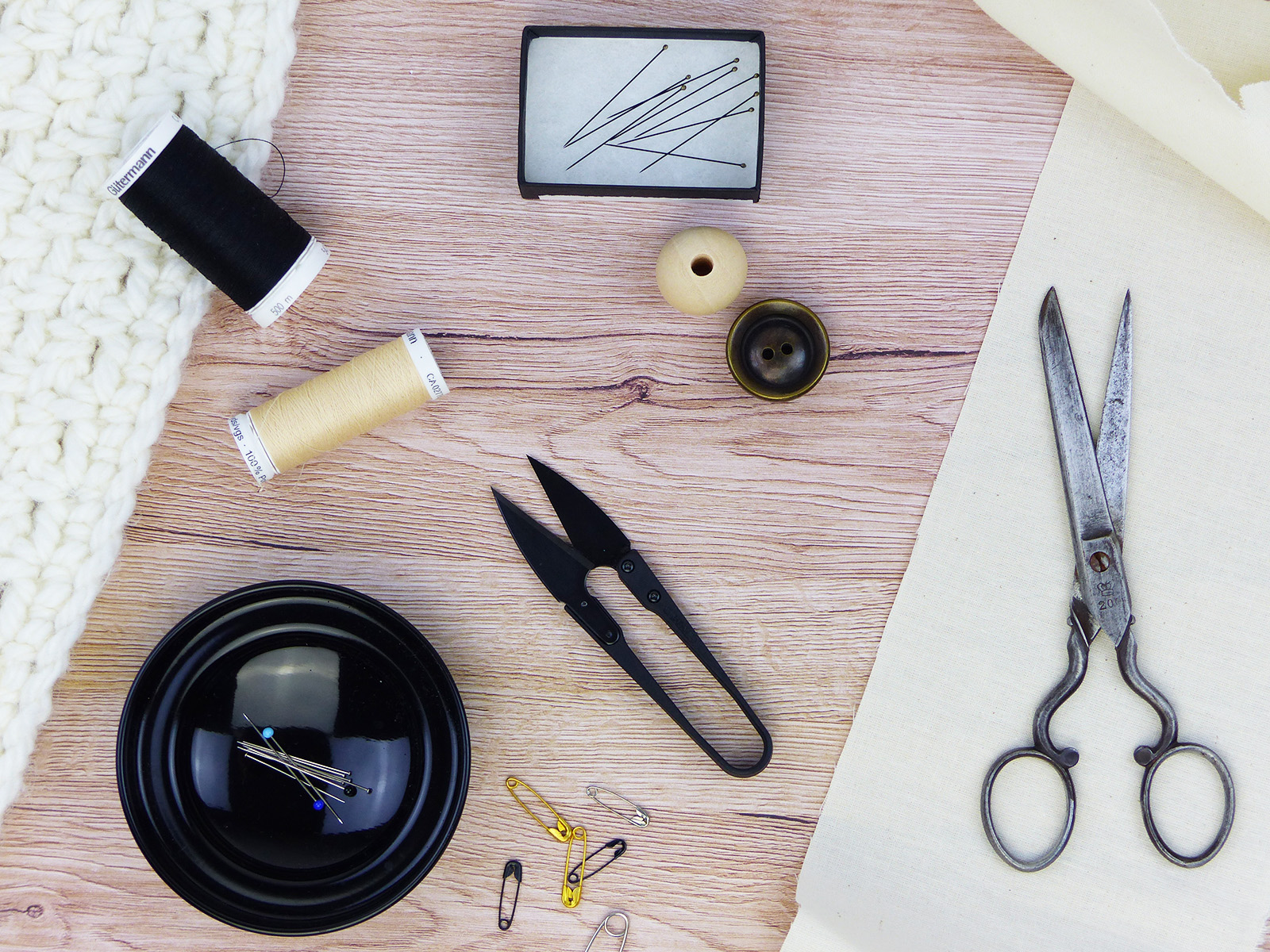 Boîte à couture avec les 5 accessoires indispensables d’Aurélie de L’Arbre à Cousettes