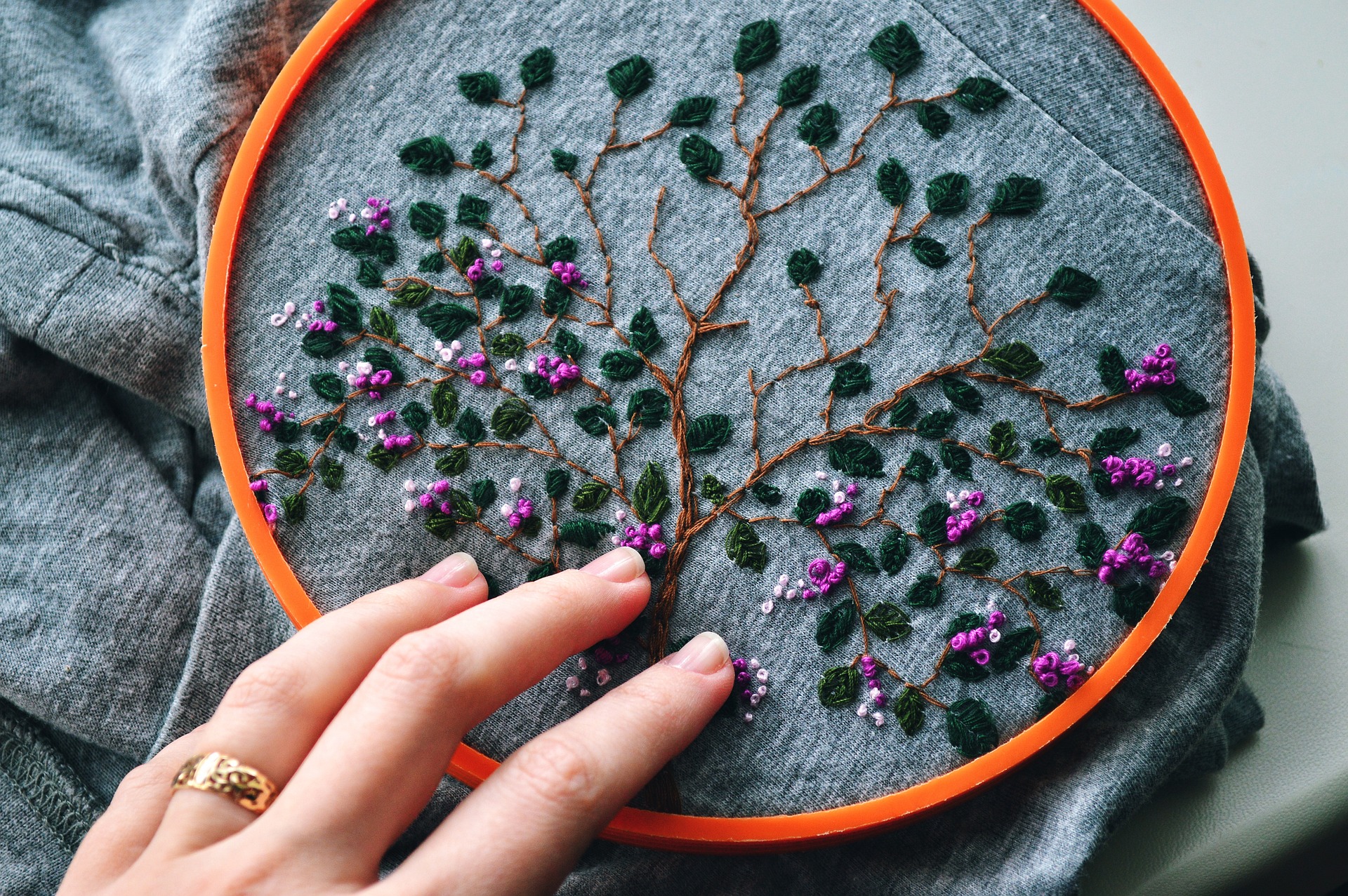 Broderie et techniques de personnalisation pour rendre ses projets de couture uniques