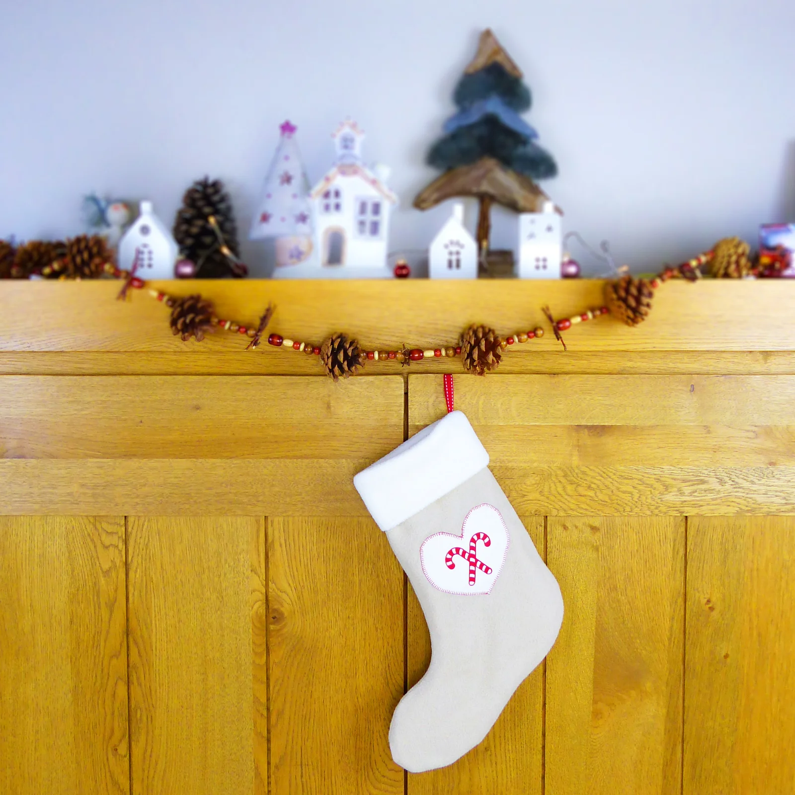 Chaussette de Noël cousue en polaire beige, décoration fait main pour les fêtes