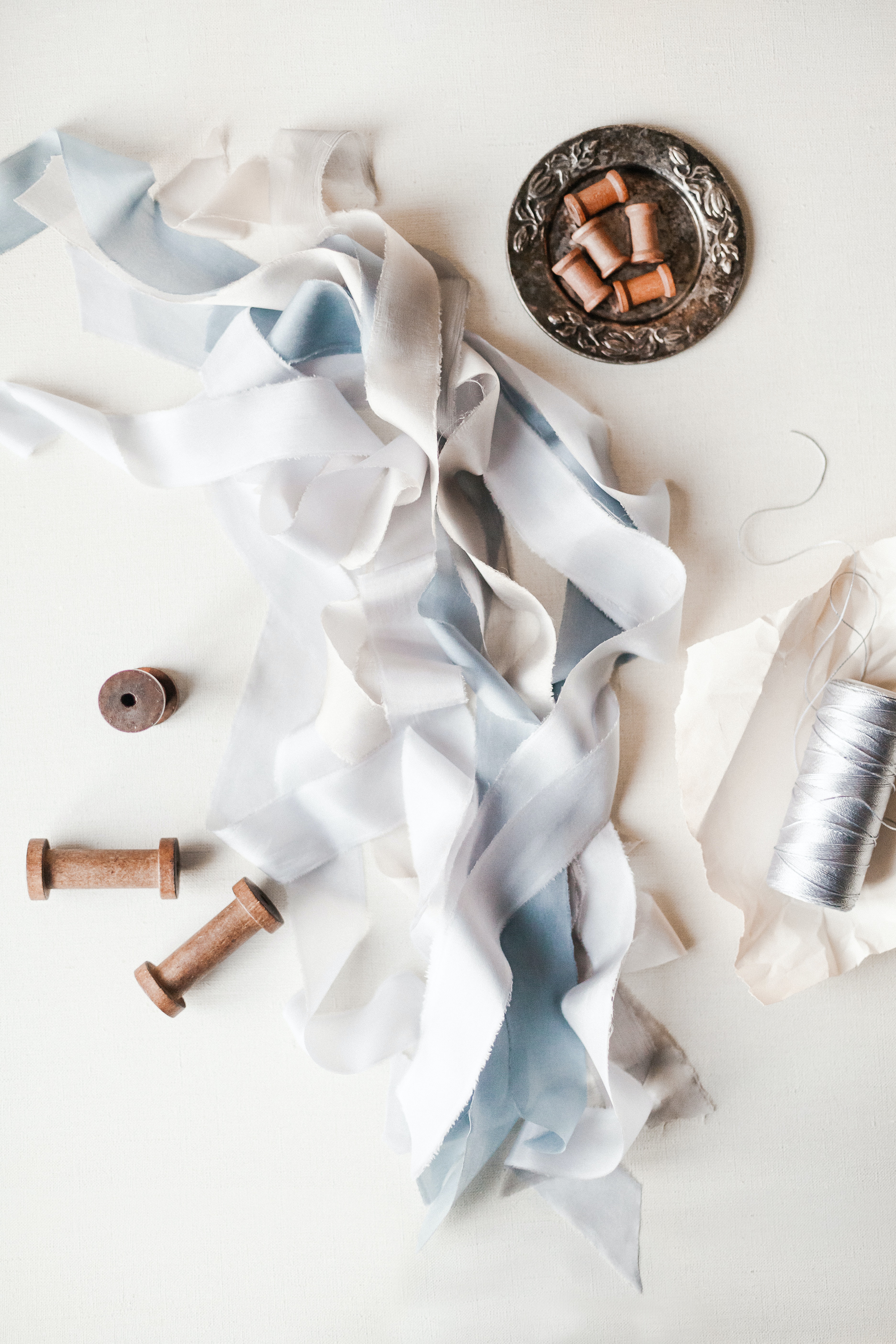 Chutes de tissus recyclés prêtes à être valorisées en upcycling, couture zéro déchet
