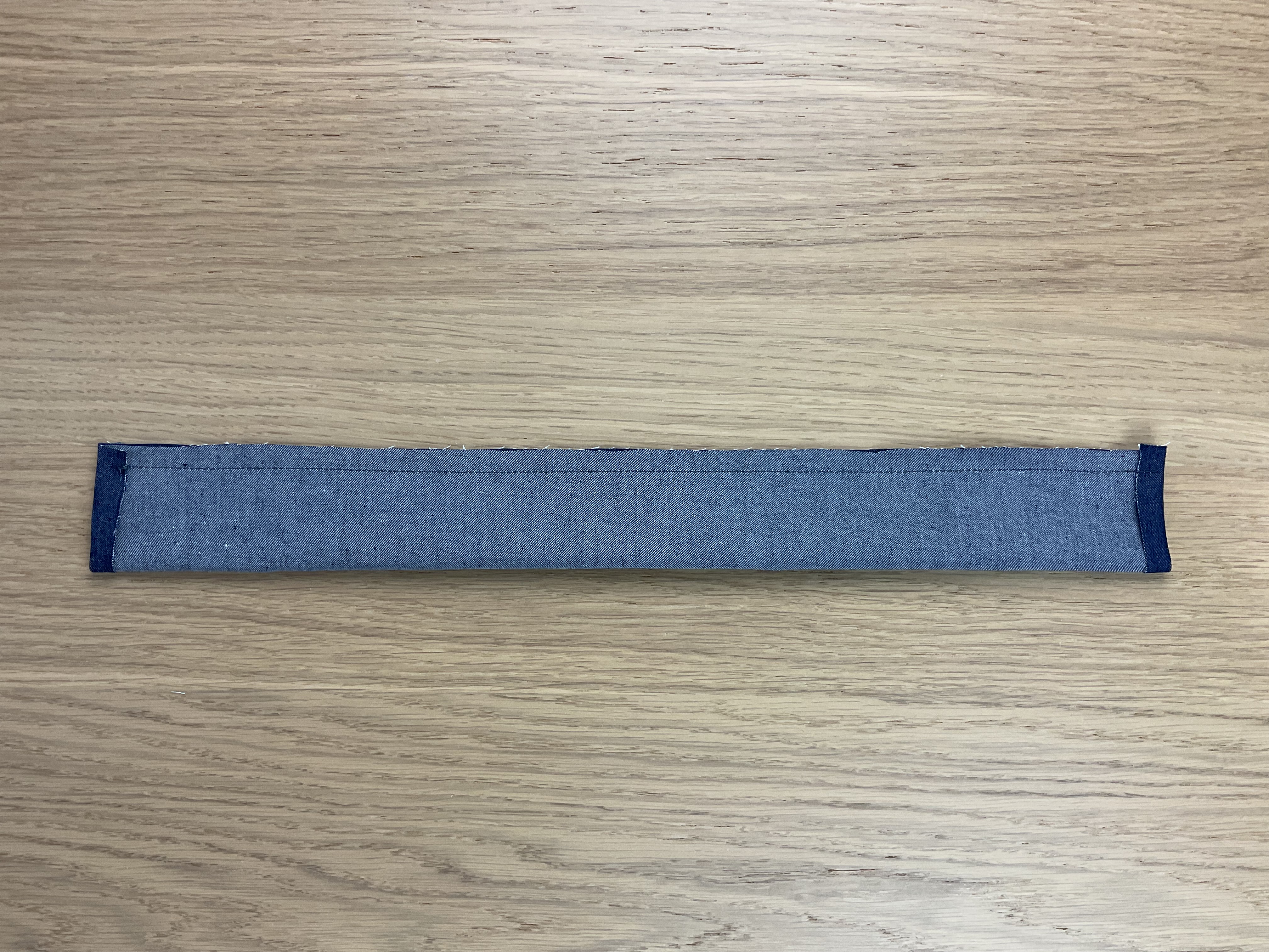 Résultat de la couture du rectangle de tissu en tube à la machine, étape tuto chouchou