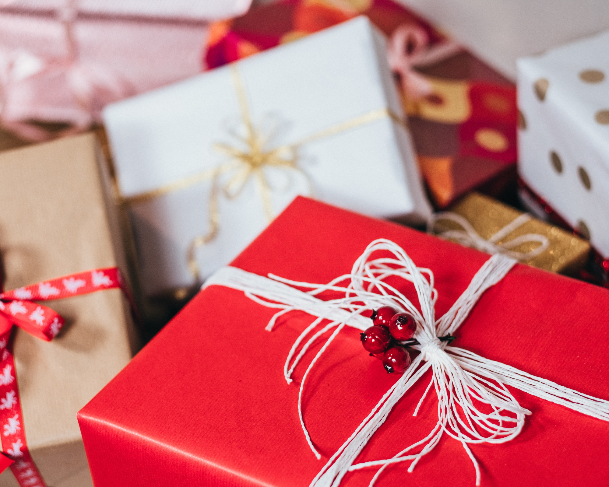 Lots cadeaux des partenaires du défi Coudre Noël 2022 : Artesane, Stragier, Feye, Frou-Frou