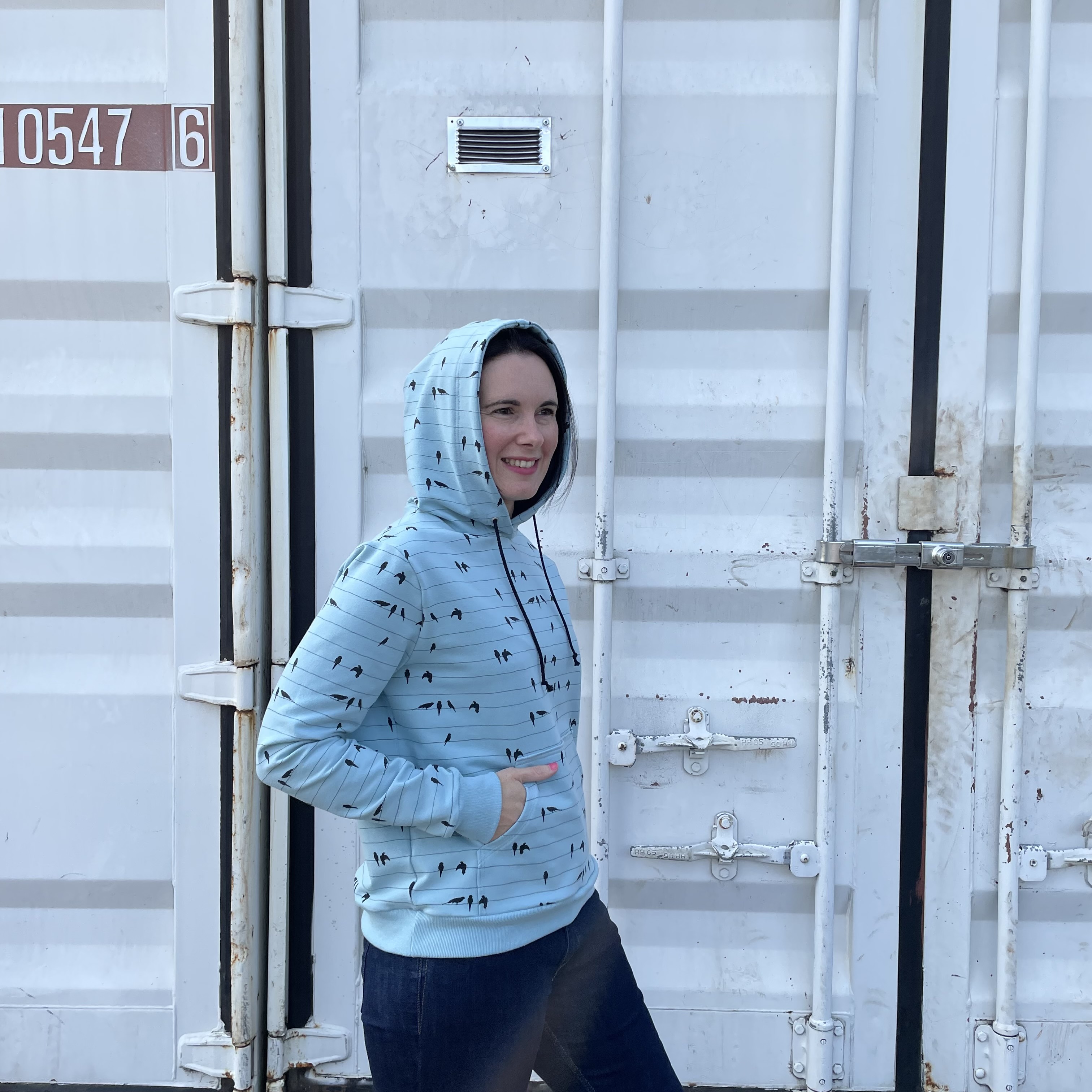 Hoodie cousu en french terry rayé avec raccords parfaitement alignés au niveau des coutures latérales