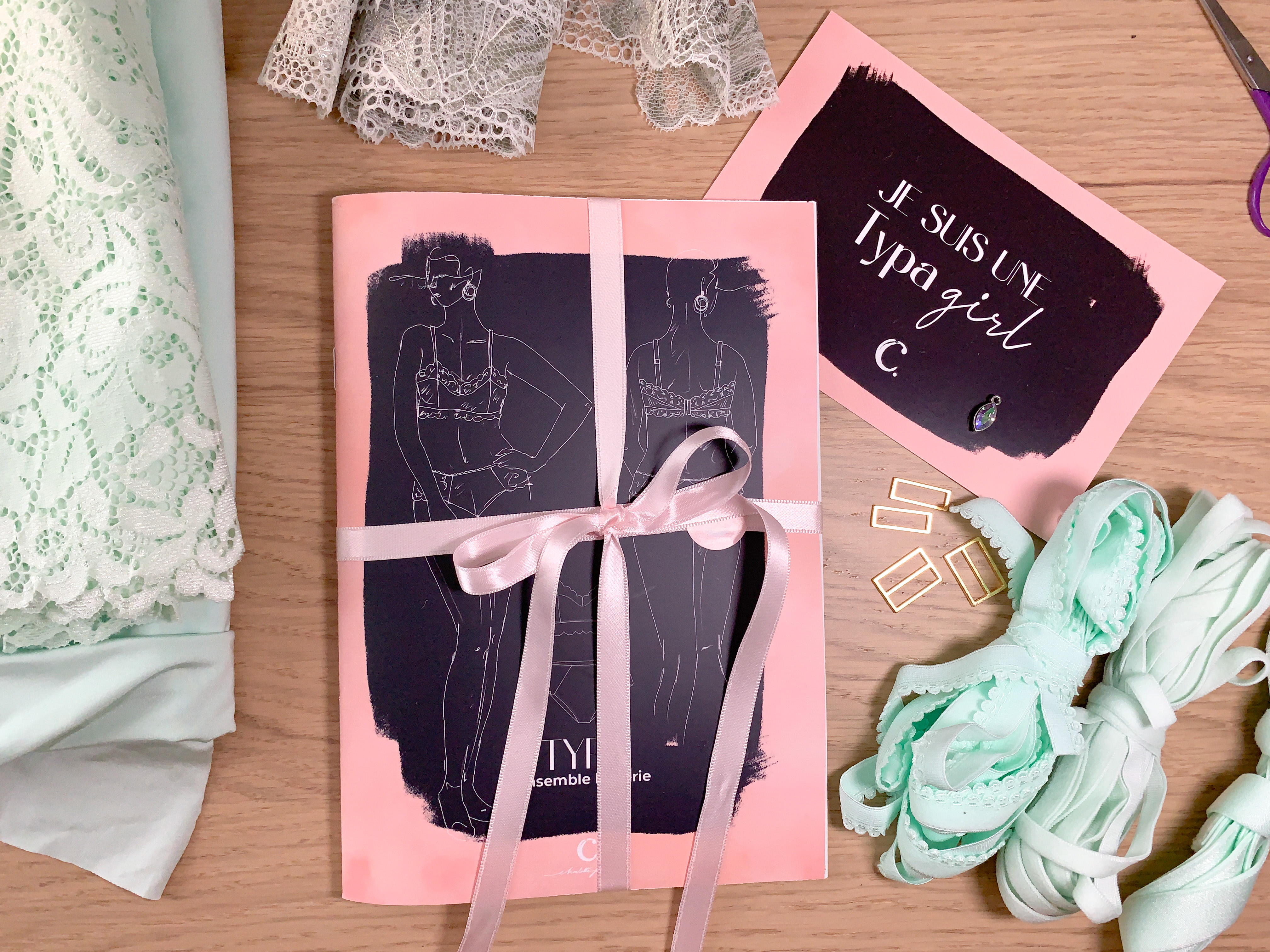 Coffret de matières et patron Typa de Charlotte Jaubert pour coudre de la lingerie en 2023