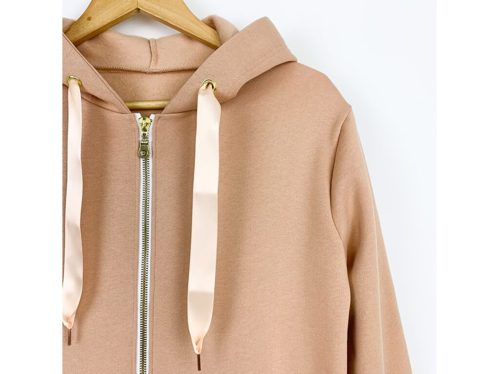 Sweat I AM Rainbow rose long avec poches passepoilées, version mi-mollet couture femme