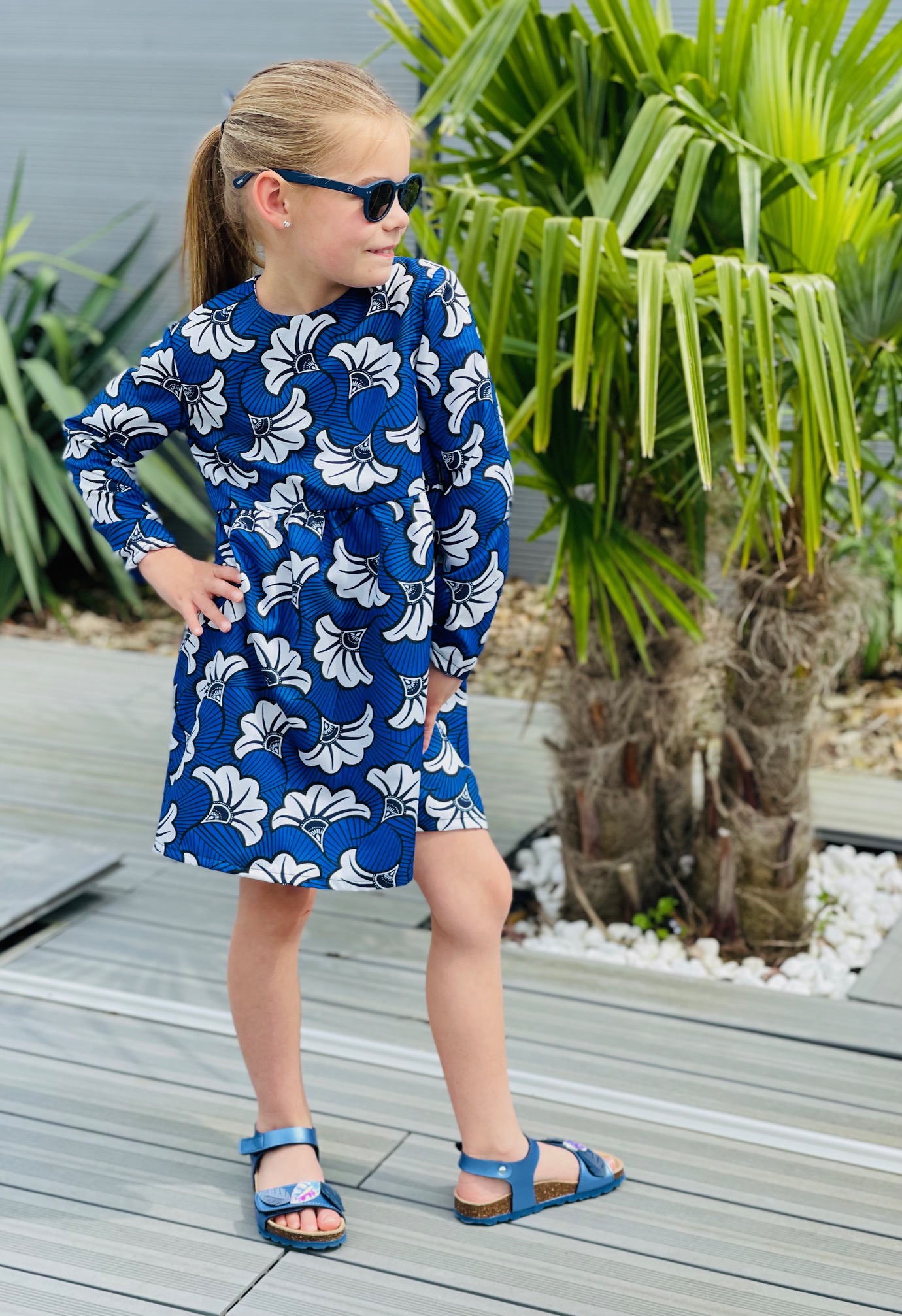 Testeuse Audrey @odreycreationscouture – robe Elena en wax bleu sans col couture enfant