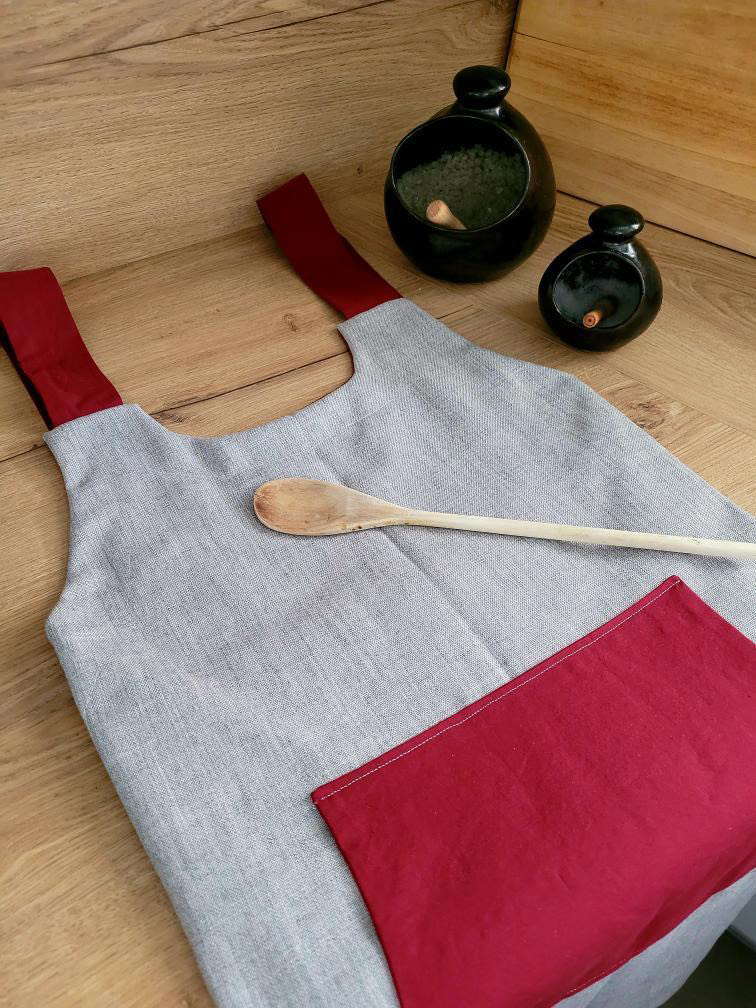 Testeuse Julie @sewingbyju – tablier Nokono bicolore cousu en coton imprimé