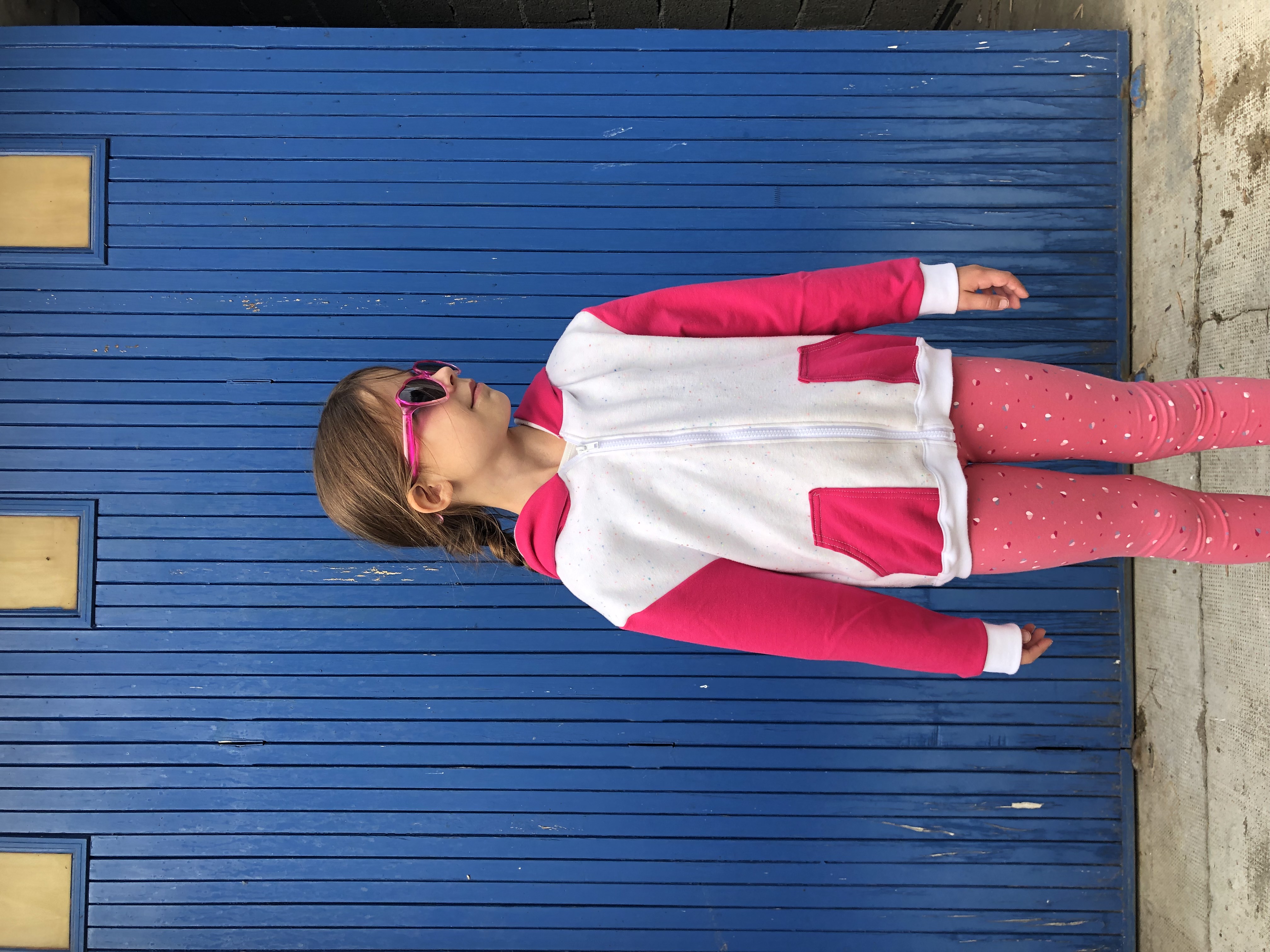 Testeuse Mariette @l_atelier_de_ma_riette – sweat Dino color block blanc mouche et rose foncé
