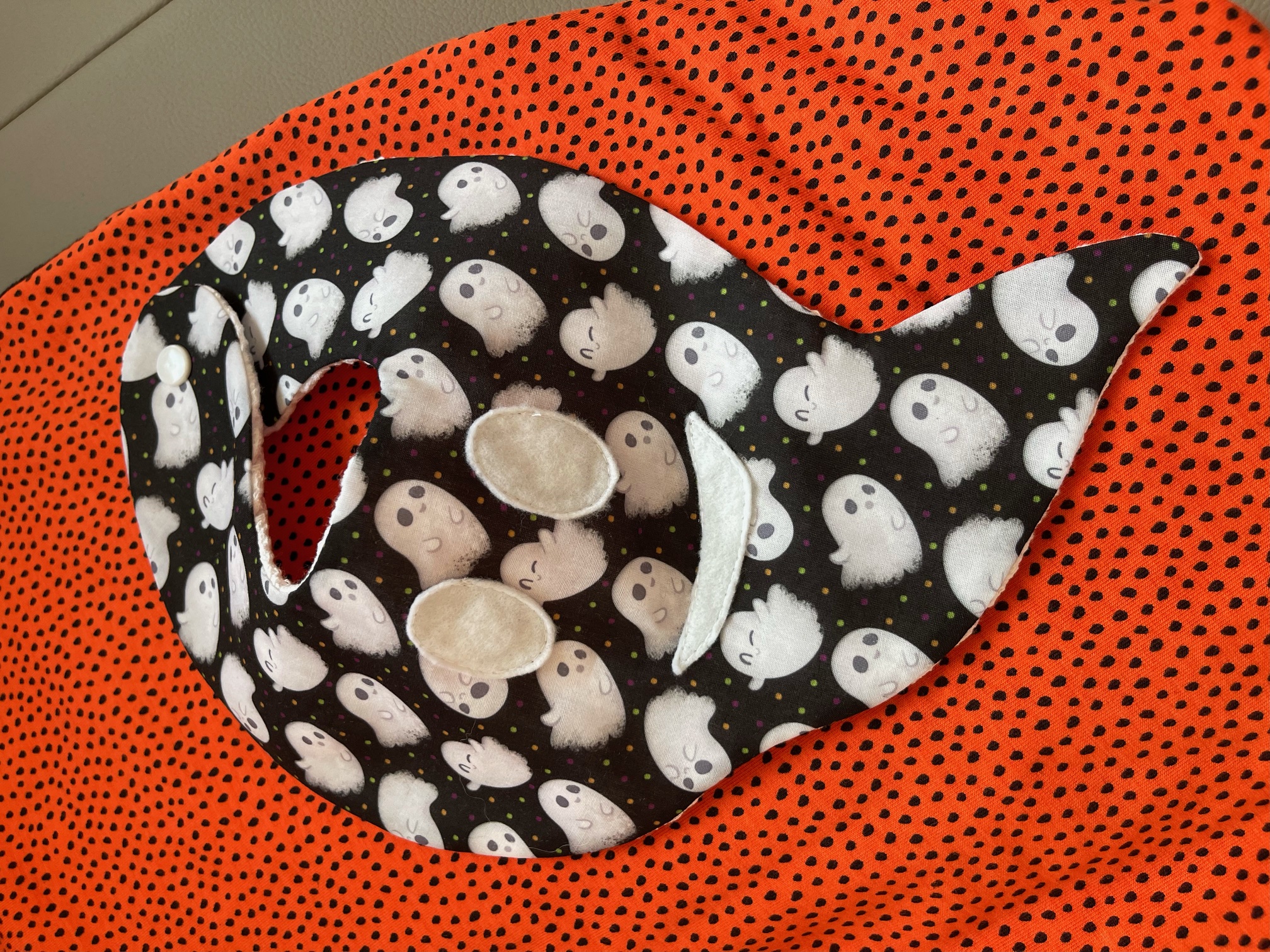 Version testeuse Audrey @odreycreationscouture – bavoir fantôme patron Halloween
