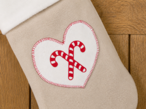 Chaussette de Noël cousue suspendue en décoration – réalisation patron PDF gratuit L'arbre à cousettes